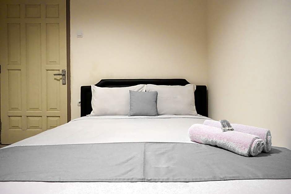 RedDoorz near Ambarrukmo Plaza Mall