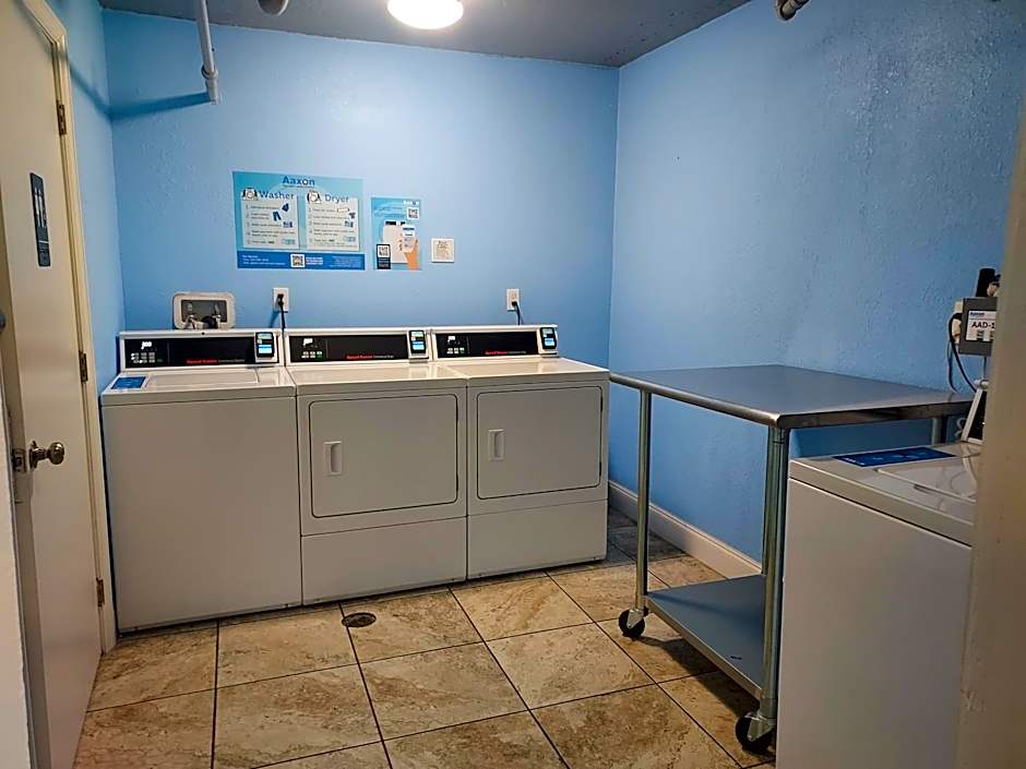 Pelican Pointe Hotel