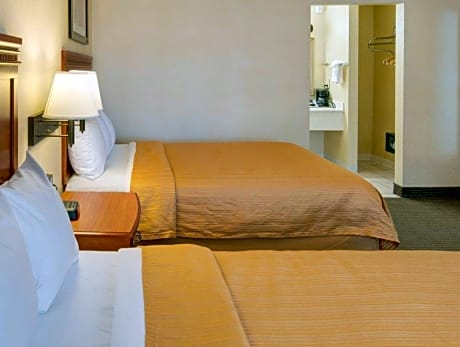 2 Double Beds, Smoking