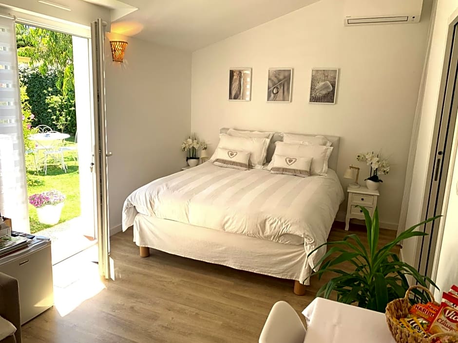 Chambre D'Hôtes De Charme Merbleuesoleil – Six-Fours-les-Plages, WY