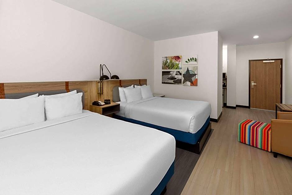 La Quinta Inn & Suites by Wyndham El Paso East Loop-375