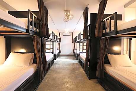 Bed in 8-Bed Mixed Dormitory Room