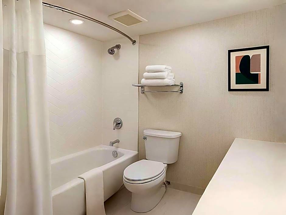 Holiday Inn & Suites Mississauga West / Meadowvale By IHG