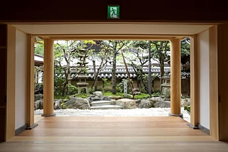 Japanese-Style Single Room with Shared Bathroom