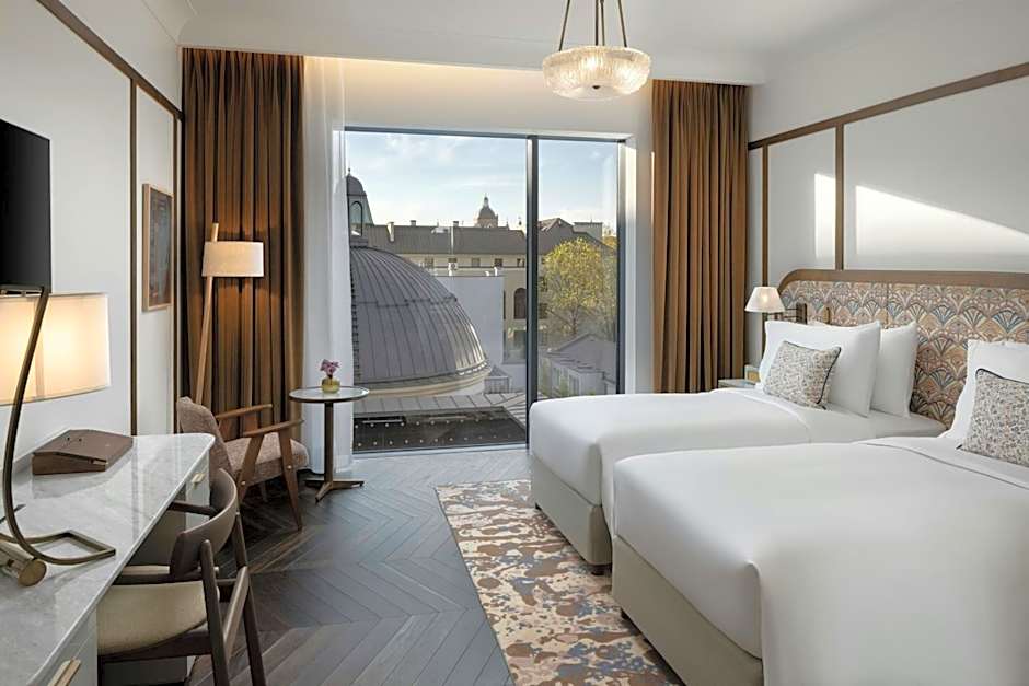 Stradom House, Autograph Collection