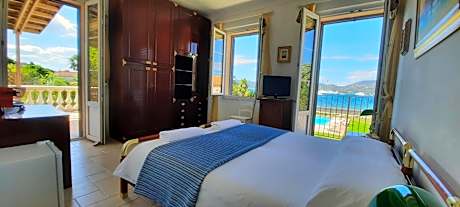 Quadruple Room with Shared Bathroom