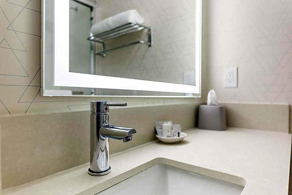 Holiday Inn Express Van Nuys By IHG