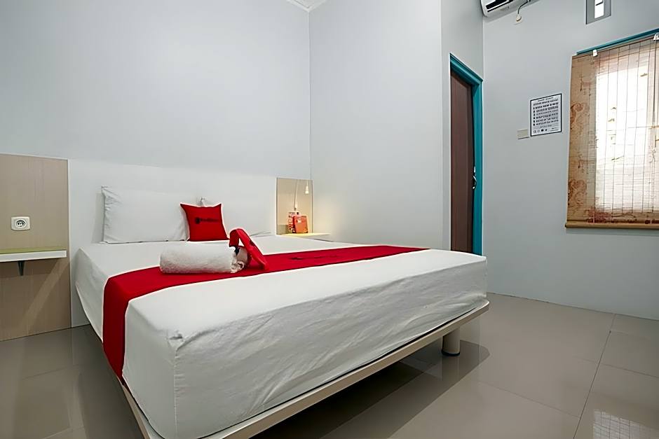 RedDoorz Syariah @ Kartohardjo Madiun