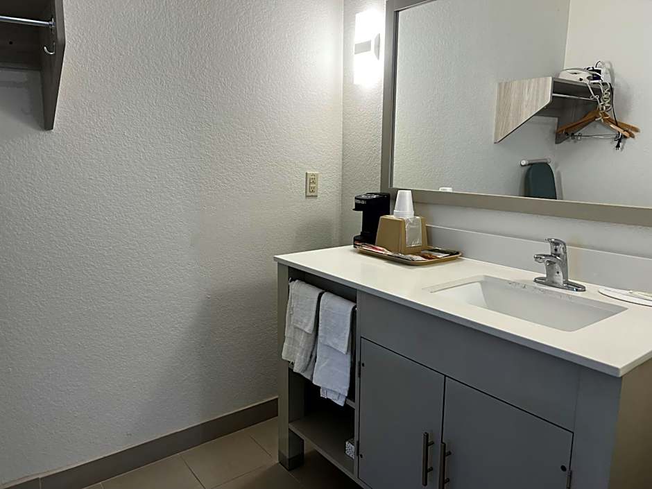 Super 8 by Wyndham Rosenberg TX