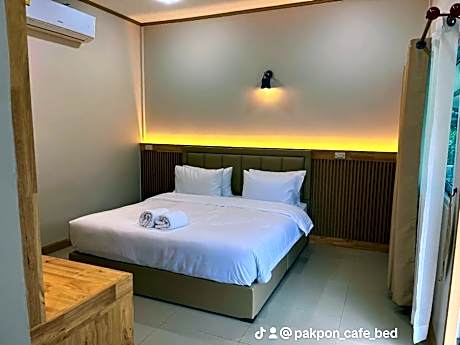 Pakpon Cafe and Bed