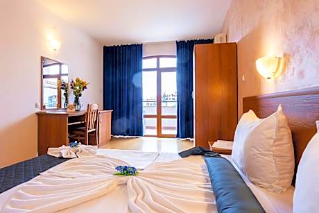 One-Bedroom Apartment with Balcony - AlI Inclusive