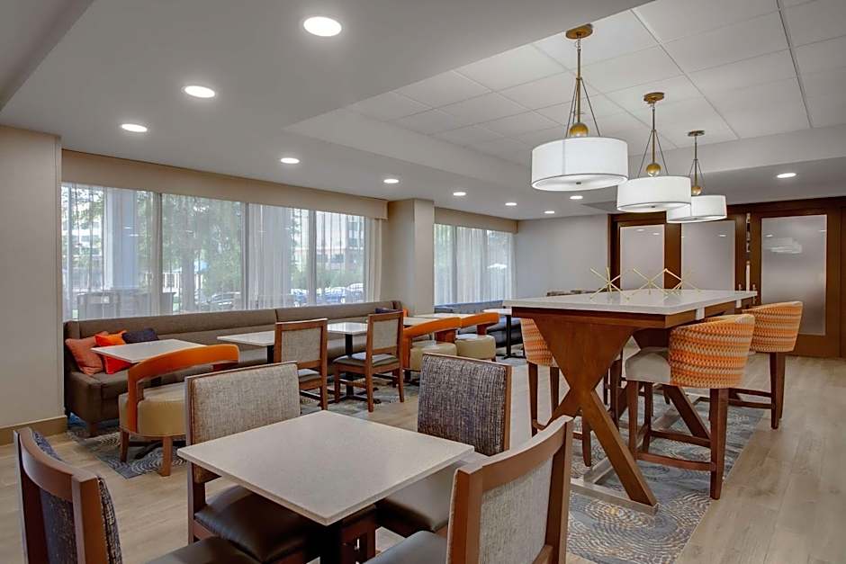 Hampton Inn By Hilton Birmingham-Colonnade 280