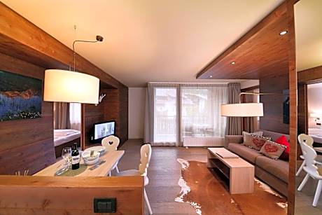 Two-Bedroom Apartment with 2 bathrooms and Balcony - Tofana