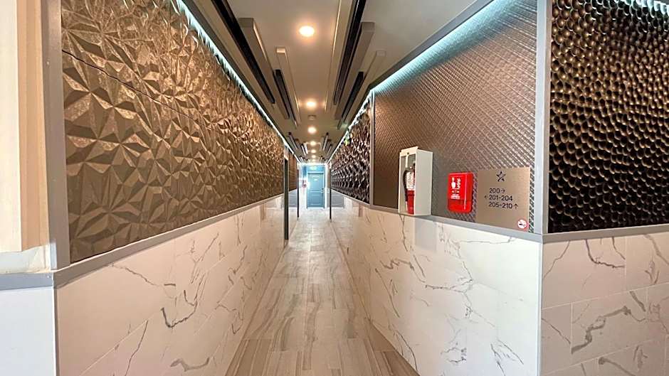 Quintessence ApartHotel