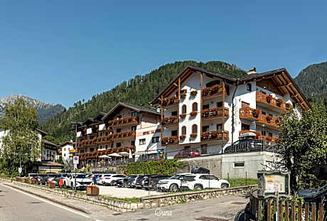 Family Hotel La Perla
