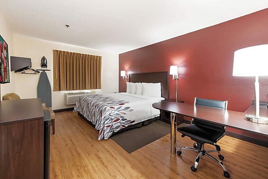 Red Roof Inn Auburn