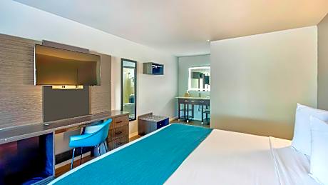 1 King Bed | Mobility Accessible Tub, Nsmk