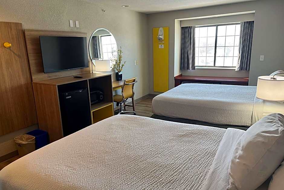 Days Inn by Wyndham near Kansas Speedway