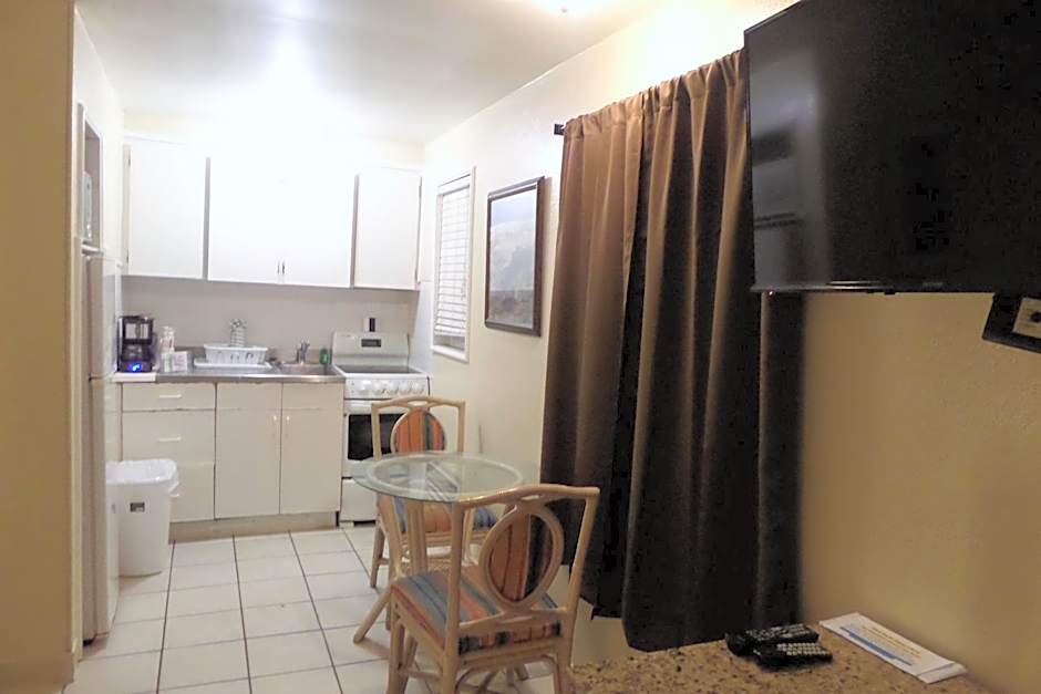 Daytona Shores Inn and Suites