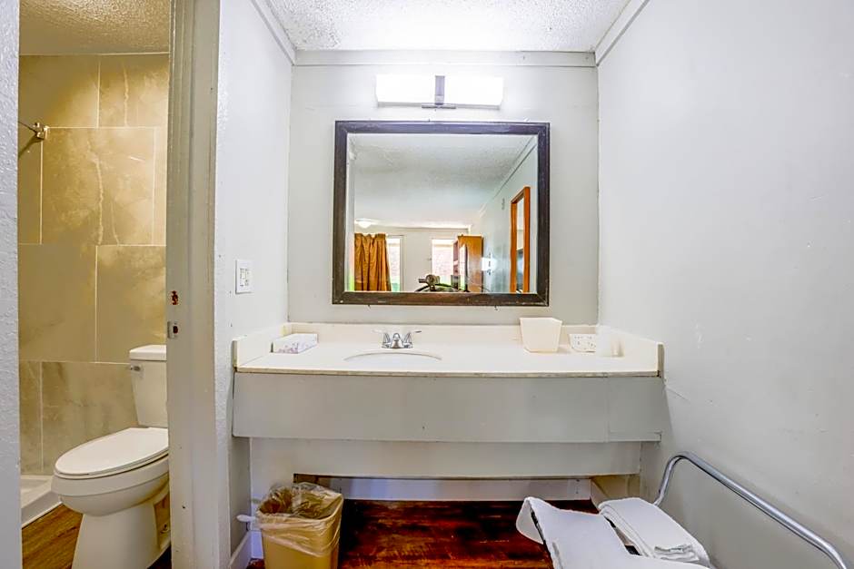 Cozy Garden Inn By OYO Hwy 40 Richmond