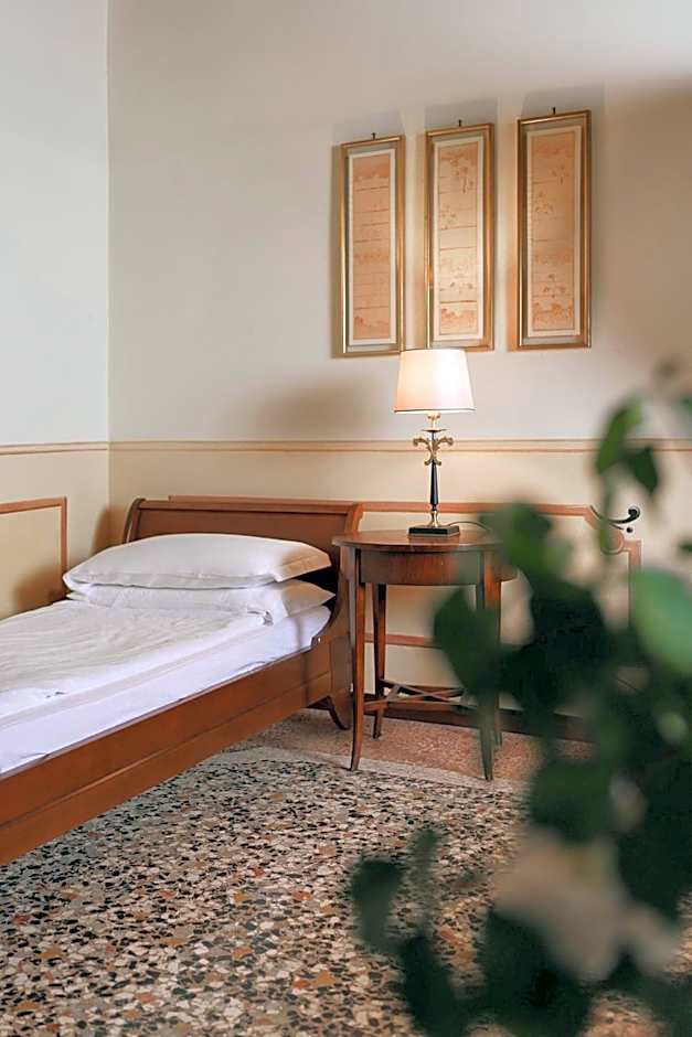 Hotel Villa Policreti