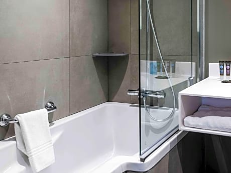 Executive room-Queen-sized bed & 2-seater sofa bed-Paris View