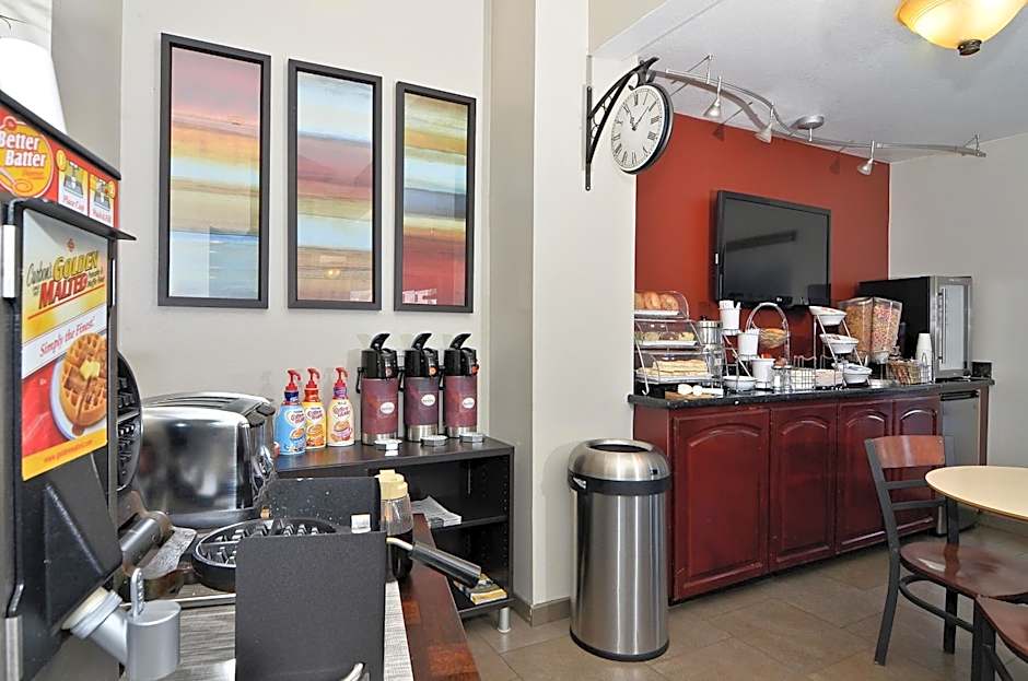 Clackamas Inn and Suites