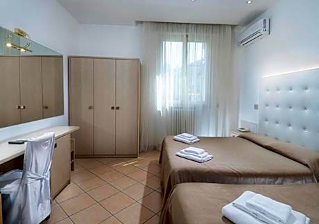 Basic Double Room - Ground Floor