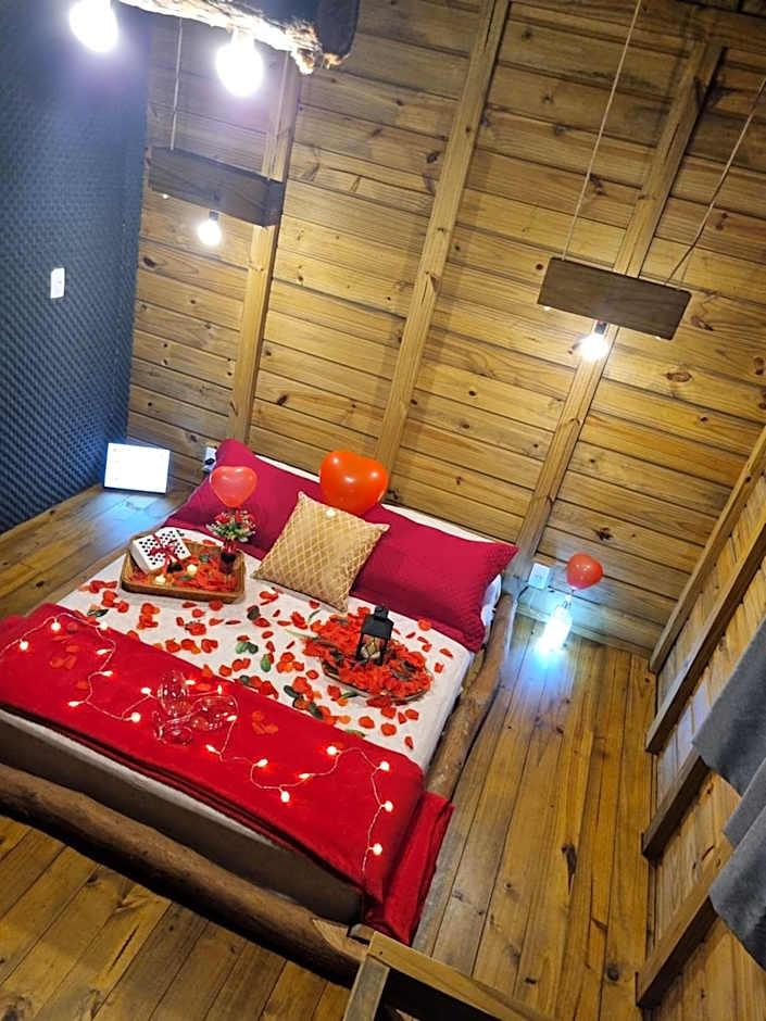 Pousada Rosa Shanti, café da manhã opcional, apenas 4 cabanas, piscina, estacionamento privativo, área de festas com churrasqueira e cervejeira, cantinho da fogueira, localizado junto a natureza