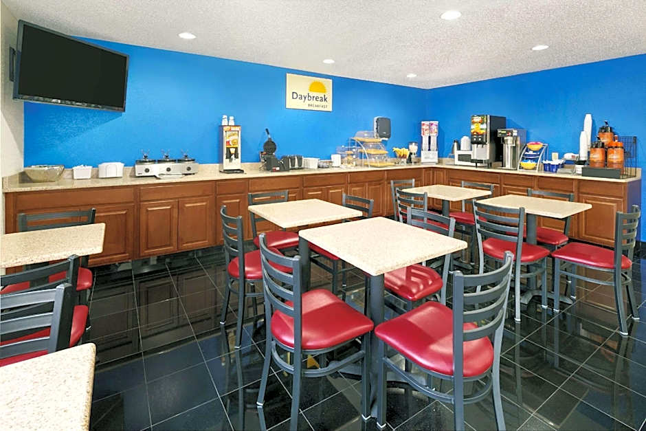 Days Inn & Suites by Wyndham Green Bay WI.
