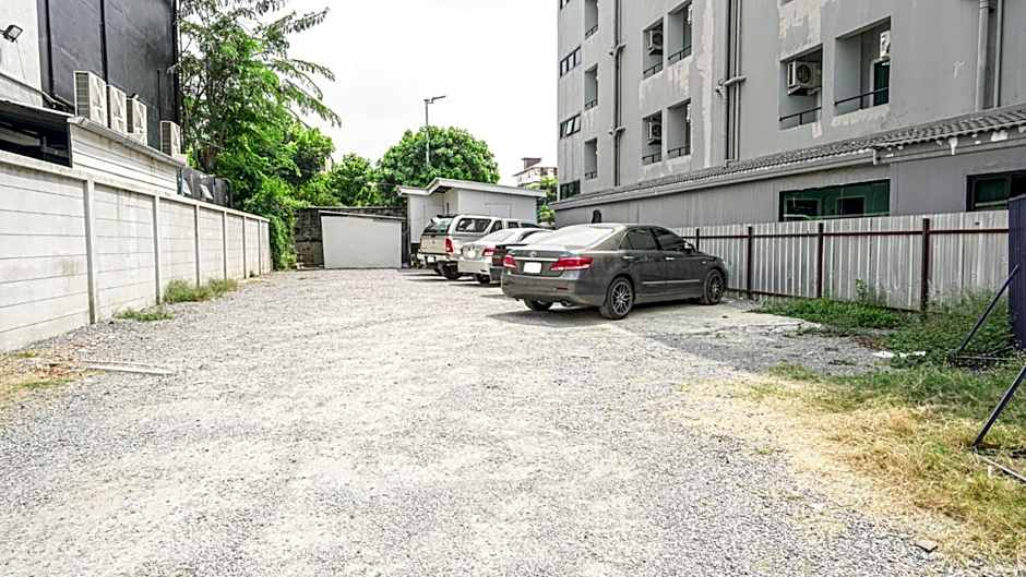 RoomQuest Bangkok Don Mueang Airport