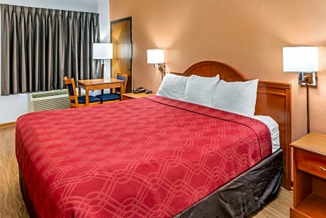 1 King Bed, Nonsmoking, Accessible