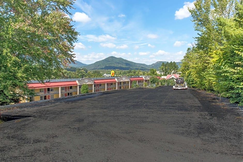 Super 8 by Wyndham Caryville TN