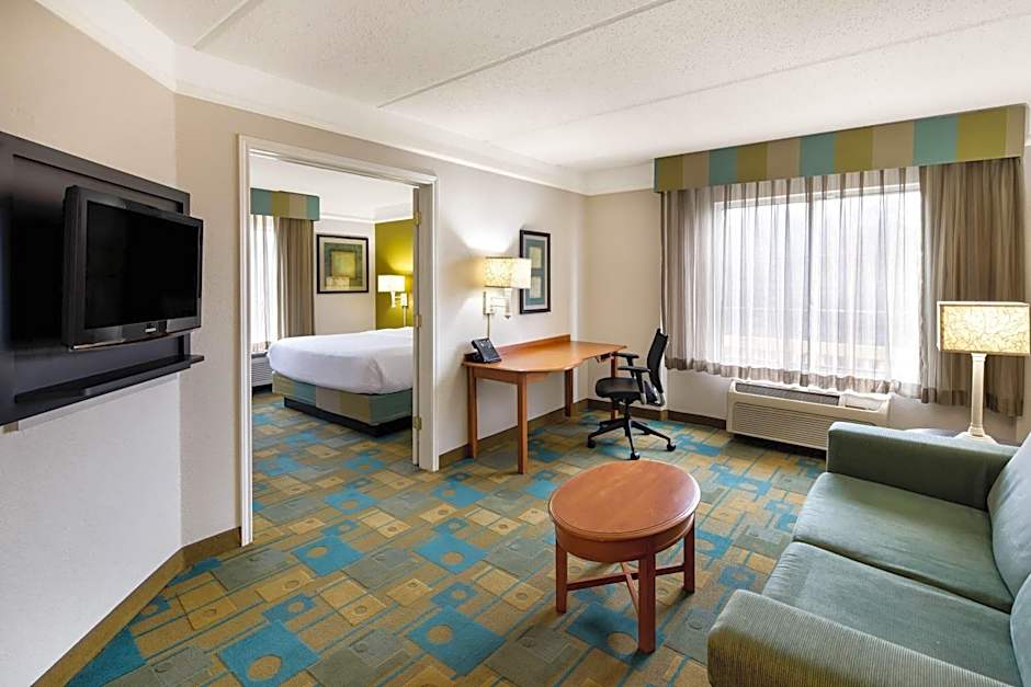 La Quinta by Wyndham Haywood Mall-Near Greenville Downtow
