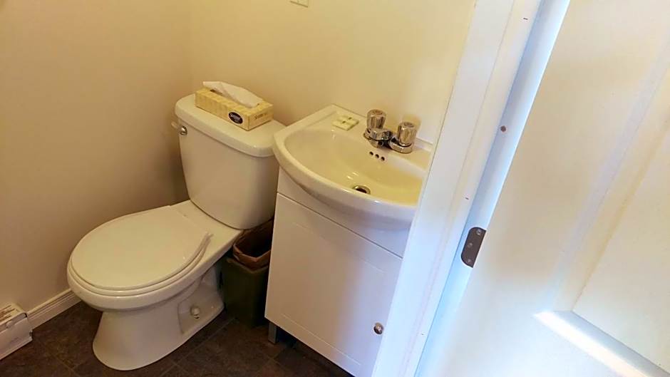 Bay Lake Inn - Frontiersman Motel