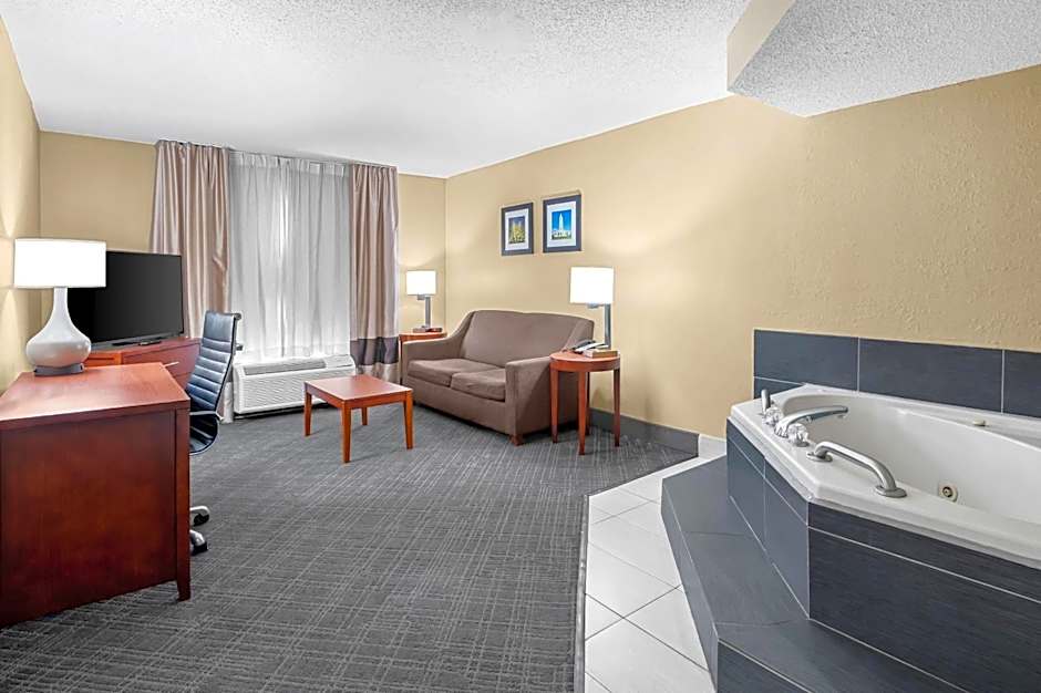 Photo 1 of 4 of 1 King Bed Suite