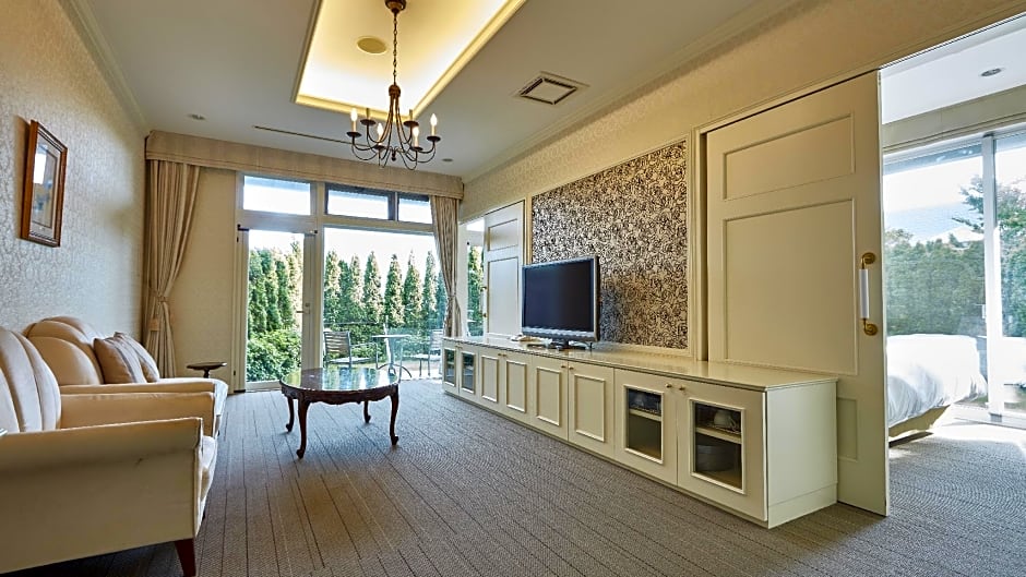 Photo 1 of 7 of Royal Garden Suite