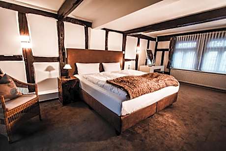 Doppelzimmer-Klassisch-Eigenes Badezimmer-Gartenblick-1 - Mühlenstube