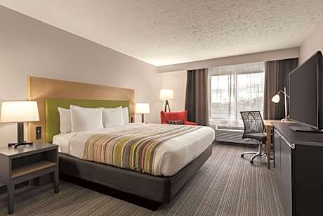 1 King Bed, Nonsmoking, Accessible