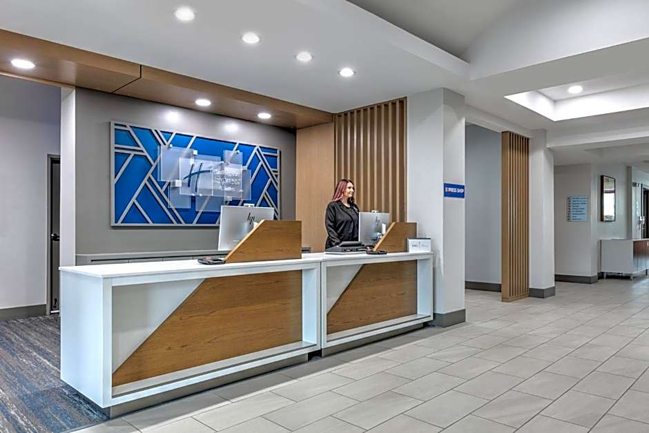 Holiday Inn Express Hotel & Suites Winnie By IHG