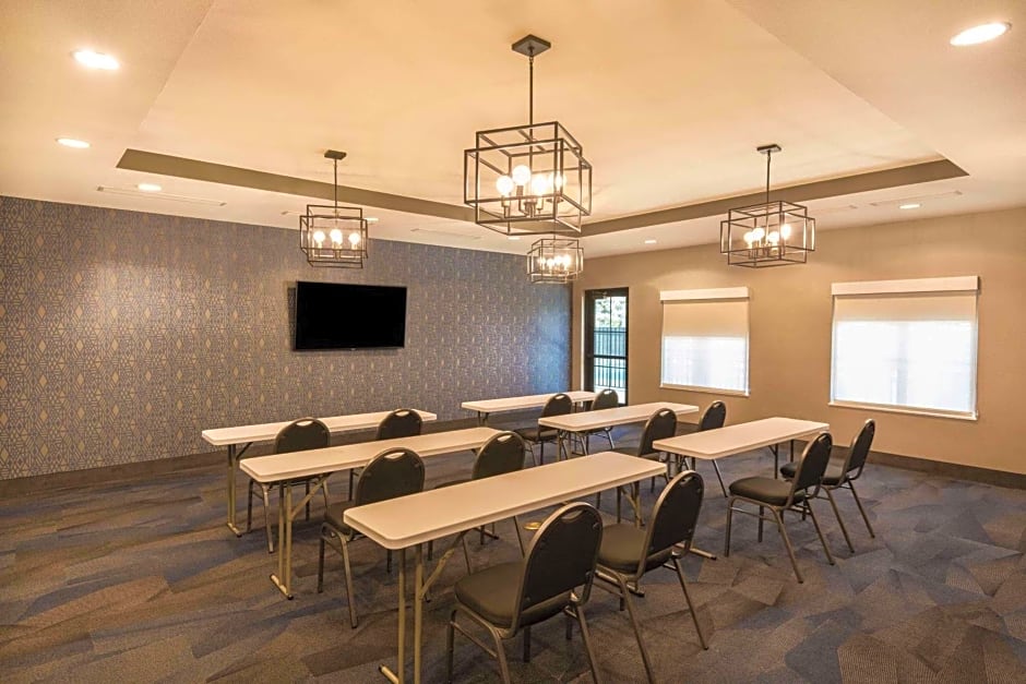 La Quinta Inn & Suites by Wyndham Las Vegas Airport South