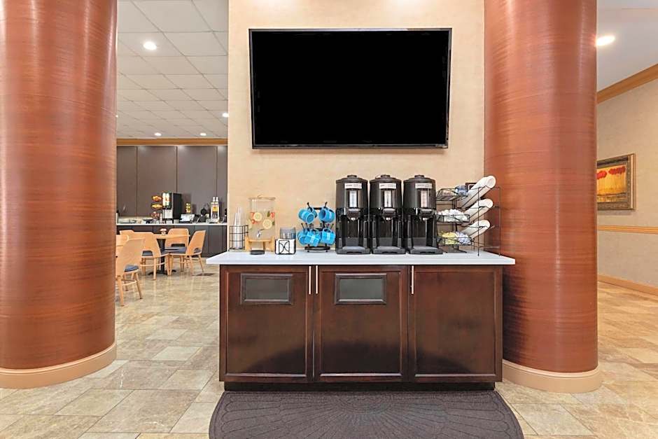 Hawthorn Extended Stay by Wyndham West Palm Beach