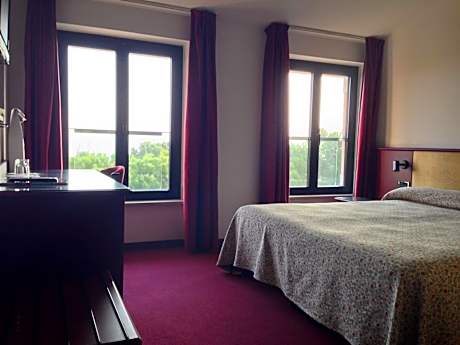 Double or Twin Room with Lake View