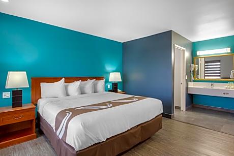 Deluxe Larger Room, 1 King Bed, Non Smoking