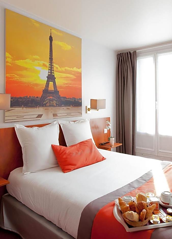 Alyss Saphir Cambronne Eiffel