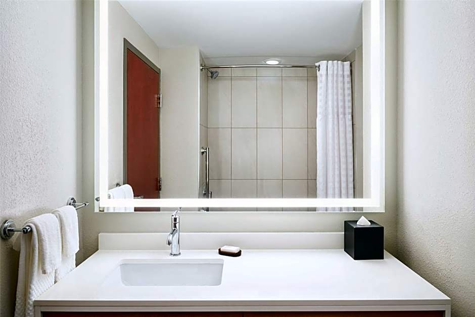 Embassy Suites by Hilton Hampton Convention Center