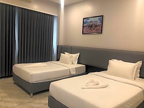 Twin Suite with Balcony - Non-Smoking