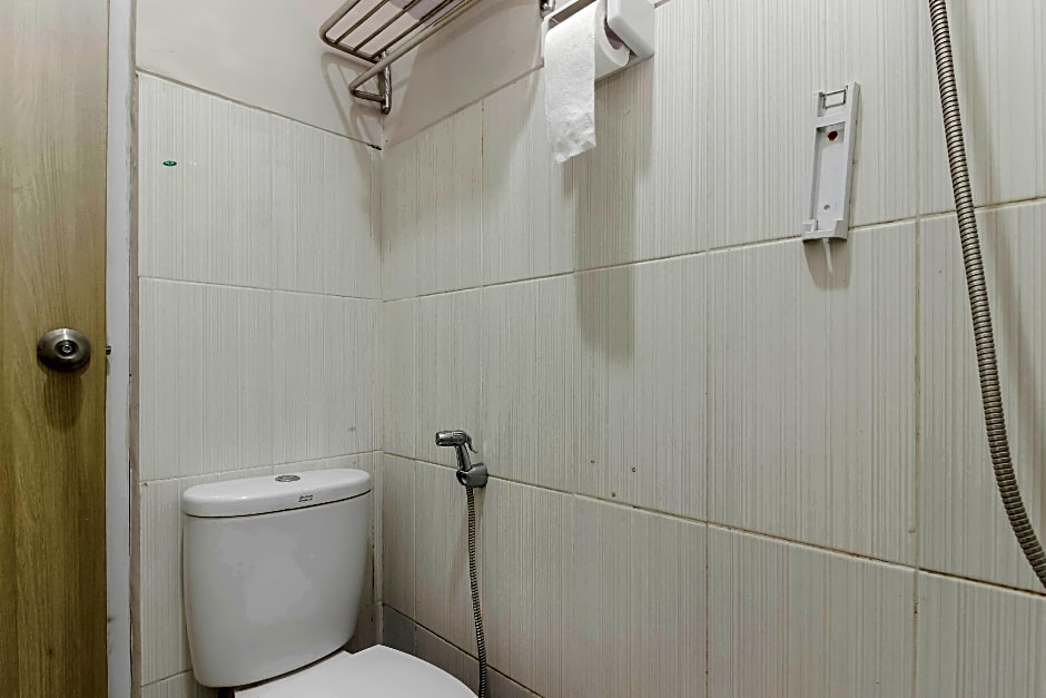 RedDoorz Plus near Lippo Cikarang Mall