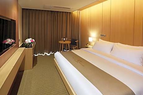 Premium Twin Room with Sea View