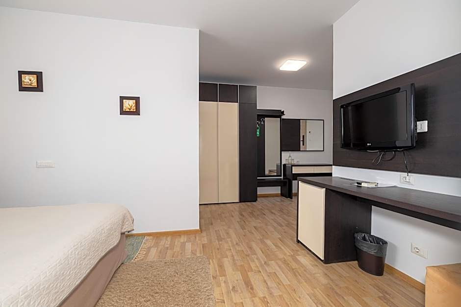 Armonia by Aristocratis